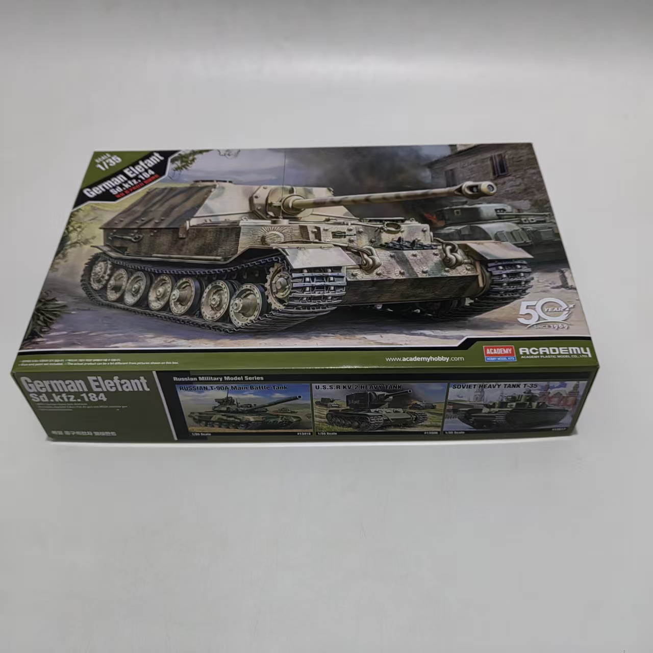 Model Kit History - AC13537 ACADEMY 1/35 Elefant Sd.kfz.184 Tank